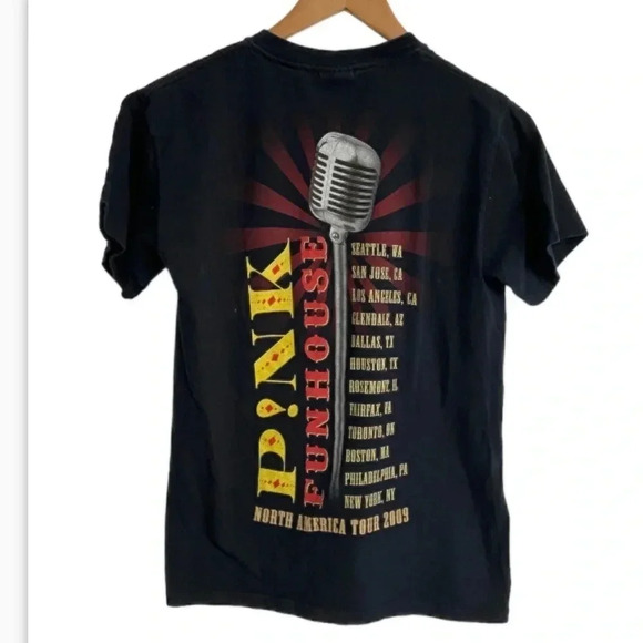 Pink Australian 2009 Funhouse Tour T-shirt womens size small 2 Sided Graphics - Picture 3 of 8